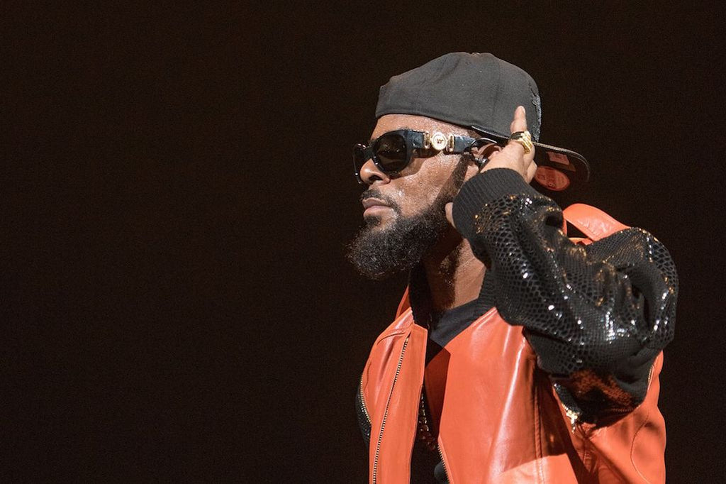 R Kelly Parties And Says He 'Doesn't Give A Fuck'